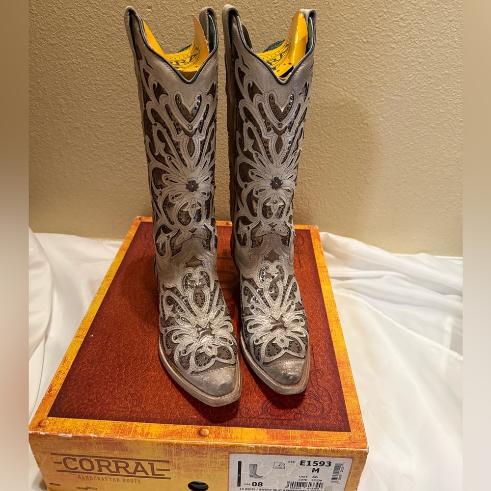Corral Women's Embroidered Boots - White (Taupe with Metallic Bronze)